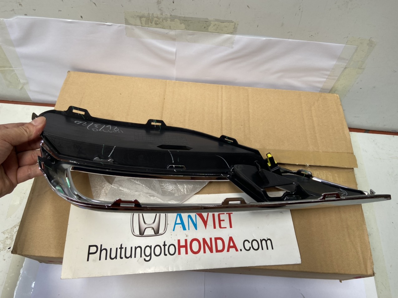 Ốp đèn gầm xe Honda CRV 2016 đến 2017